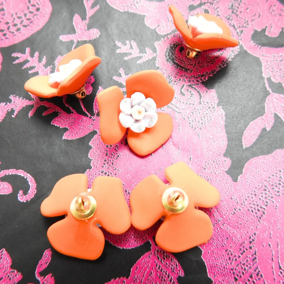 Flower-shaped fashion buttons