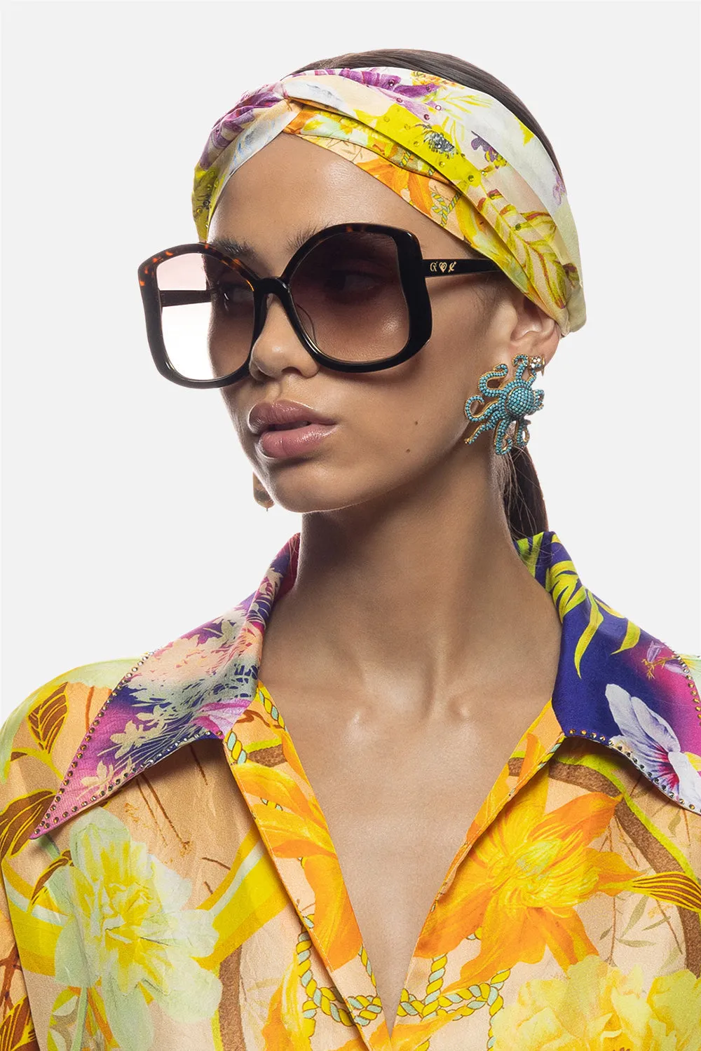 SOCIAL BUTTERFLY SUNGLASSES DARK TORT / BLACK