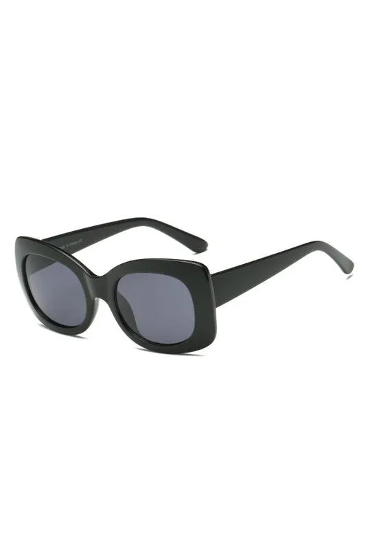 Sunlit Glam: Oversized Chic Rectangular Shades